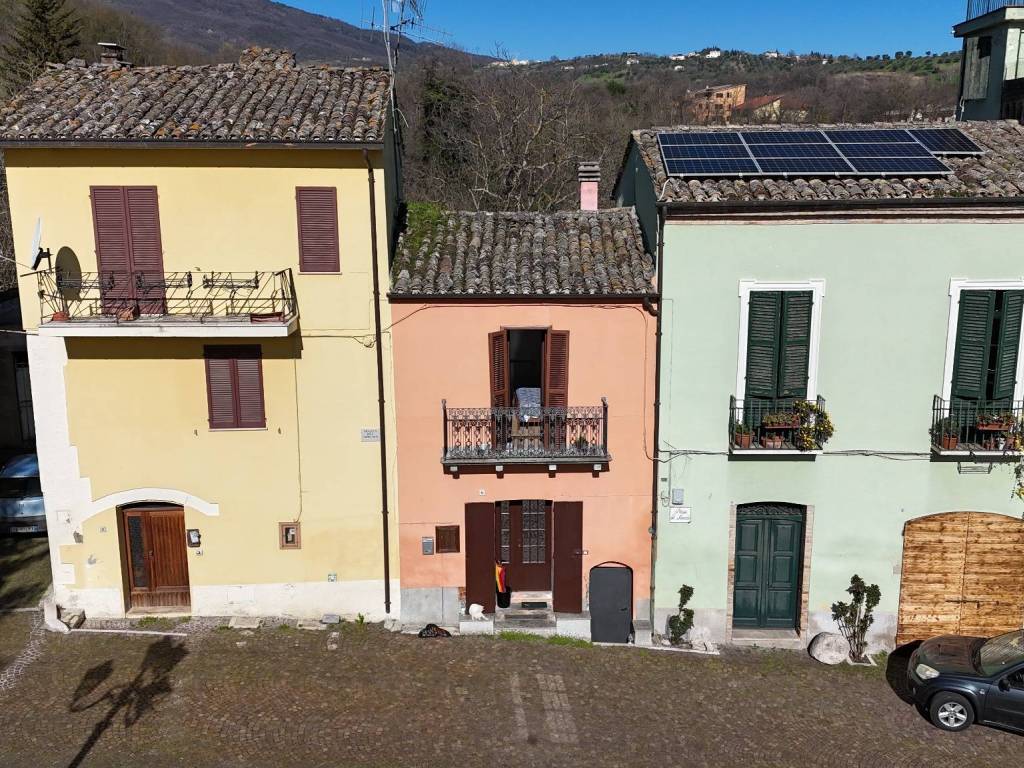 Casa indipendente a Tossicia in Piazza del Mercato - Foto 2