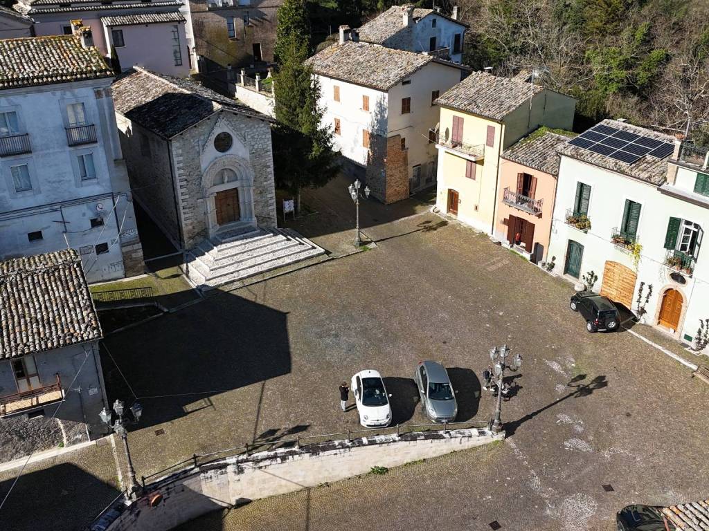 Casa indipendente a Tossicia in Piazza del Mercato - Foto 4