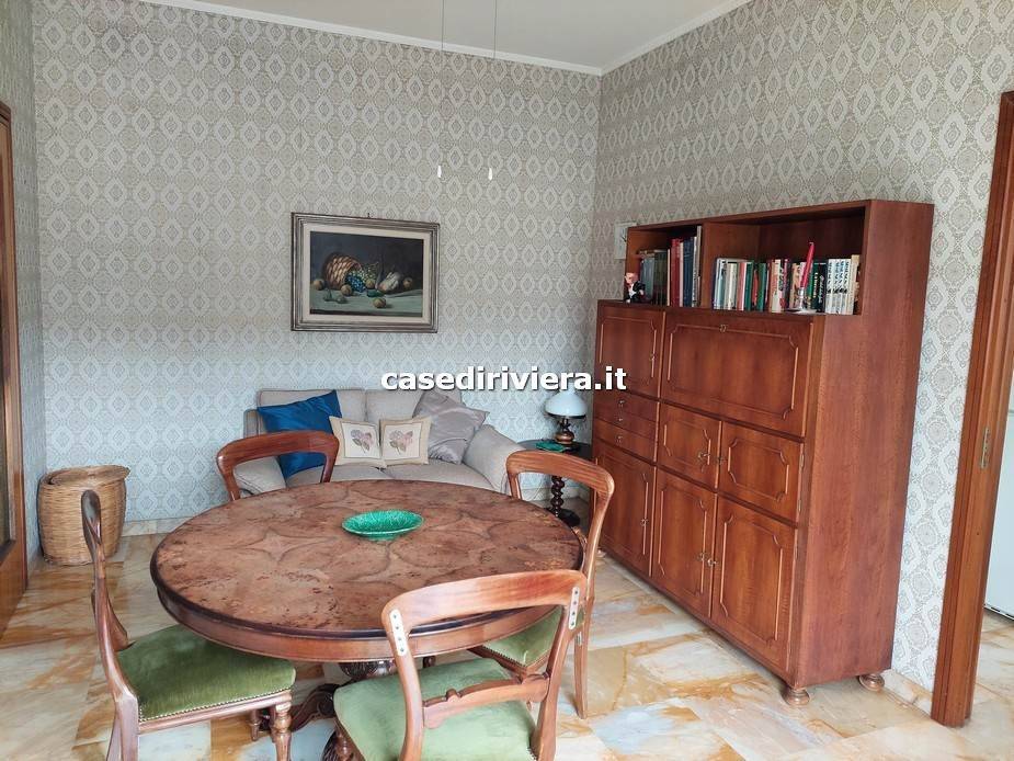 Appartamento a Finale ligure in Viale Dante 50 - Foto 2
