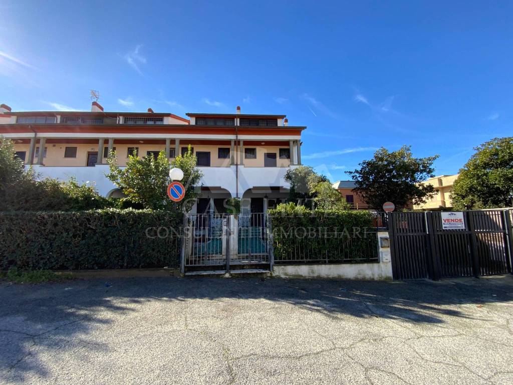 Appartamento a Ardea in Via dei Cavalli Marini, 54 - Foto 3