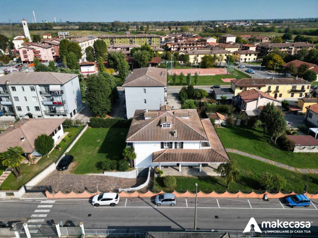 Villa a Salerano sul lambro in Via Vittorio Veneto, 79 - Foto 3