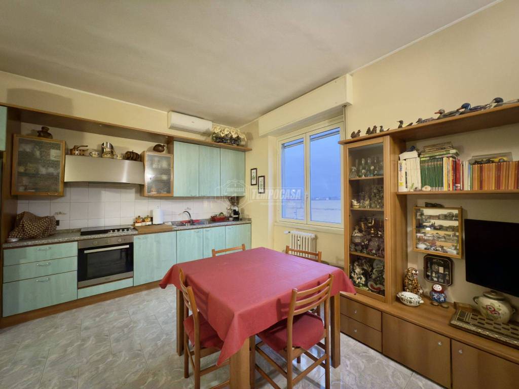 Appartamento a Rozzano in Via Eugenio Curiel - Foto 1