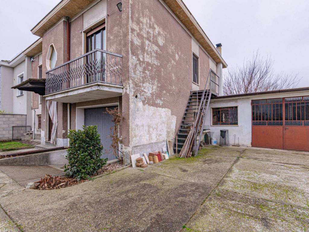 Villa a Vigevano in Via Martiri di Boves 35 - Foto 2