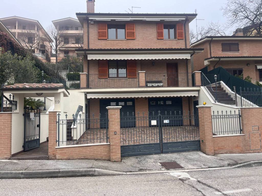 Villa a Pesaro in Via dei Girasoli, 19 - Foto 2