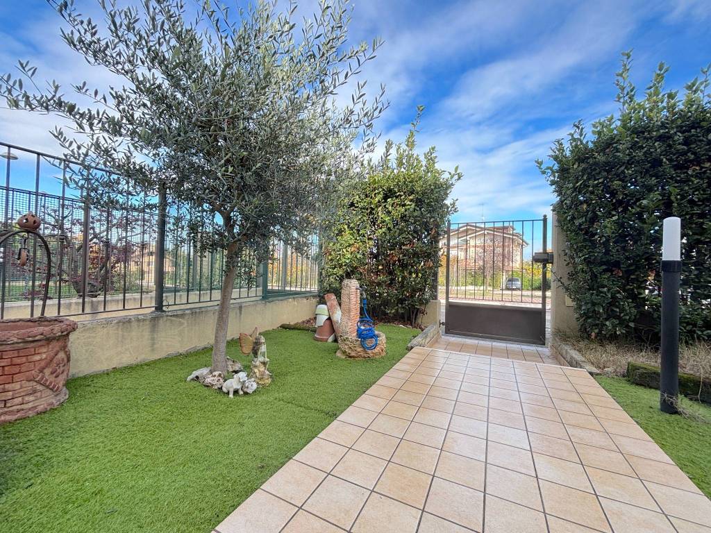 Appartamento a Misano adriatico in Piazza Galileo Galilei, 5 - Foto 2