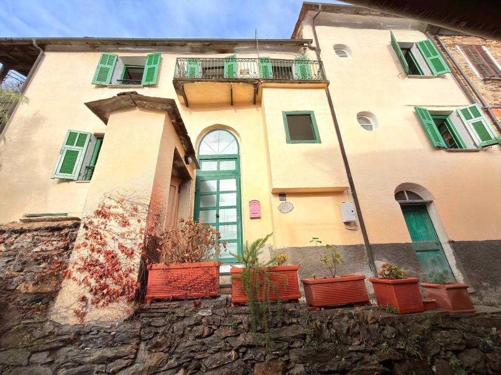 Appartamento a Rezzo in Via Camillo Benso di Cavour - Foto 4