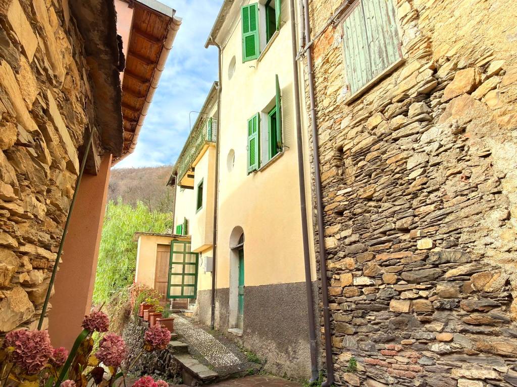 Appartamento a Rezzo in Via Camillo Benso di Cavour - Foto 5