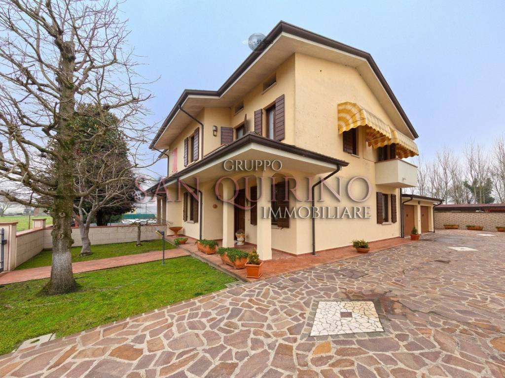 Villa a Dosolo in VIA EUROPA, 20 - Foto 2