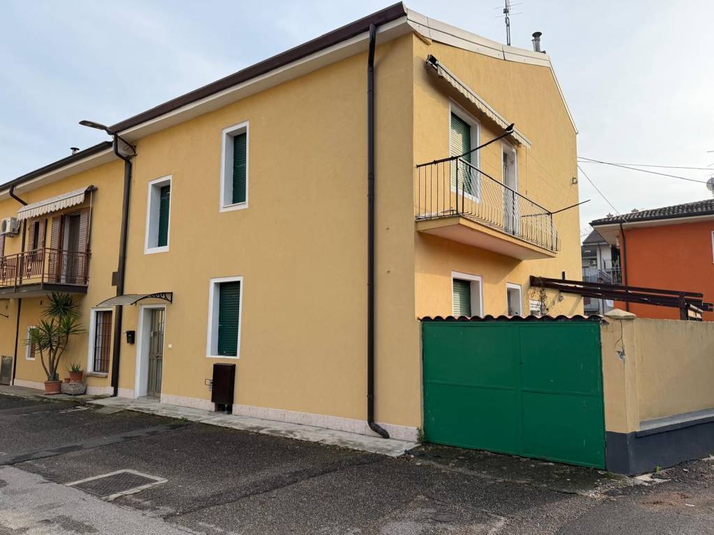 Appartamento a Verona in Via 24 Giugno - Foto 2