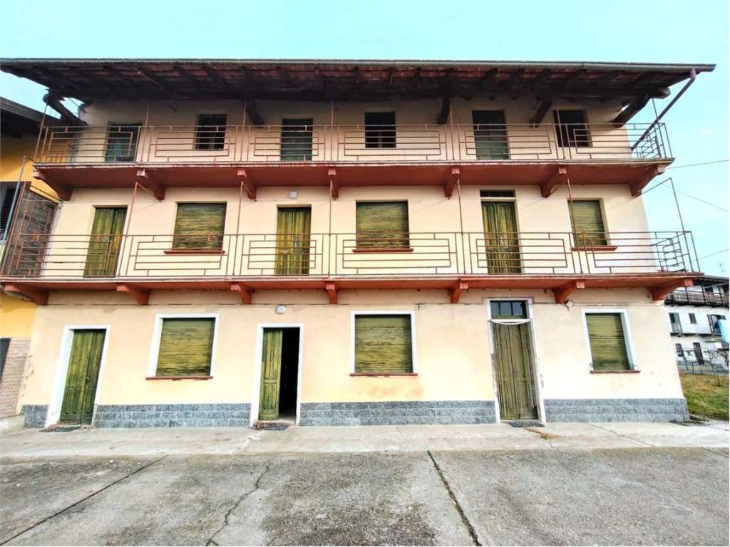 Rustico / casale a Oleggio in Via Momo, 45 - Foto 2