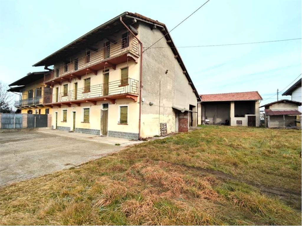 Rustico / casale a Oleggio in Via Momo, 45 - Foto 3