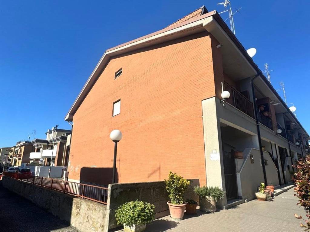 Villetta a schiera a Guidonia montecelio in Via Giuseppe Garibaldi, 147 - Foto 2