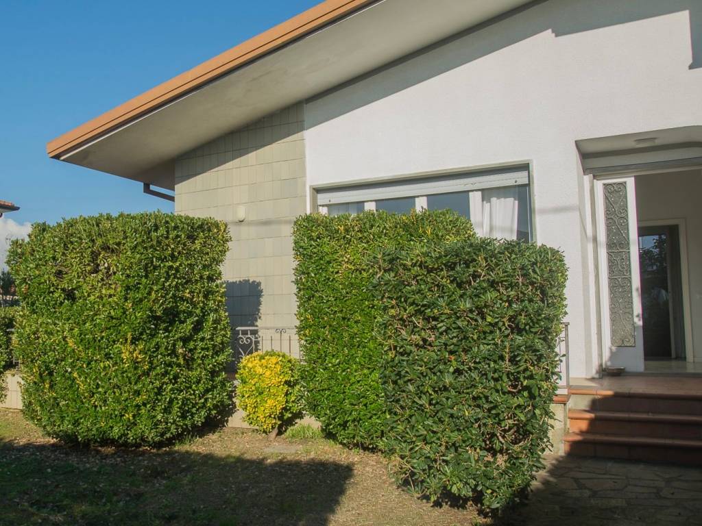 Villa a Pietrasanta in Via Giambattista Marino, 47 - Foto 2