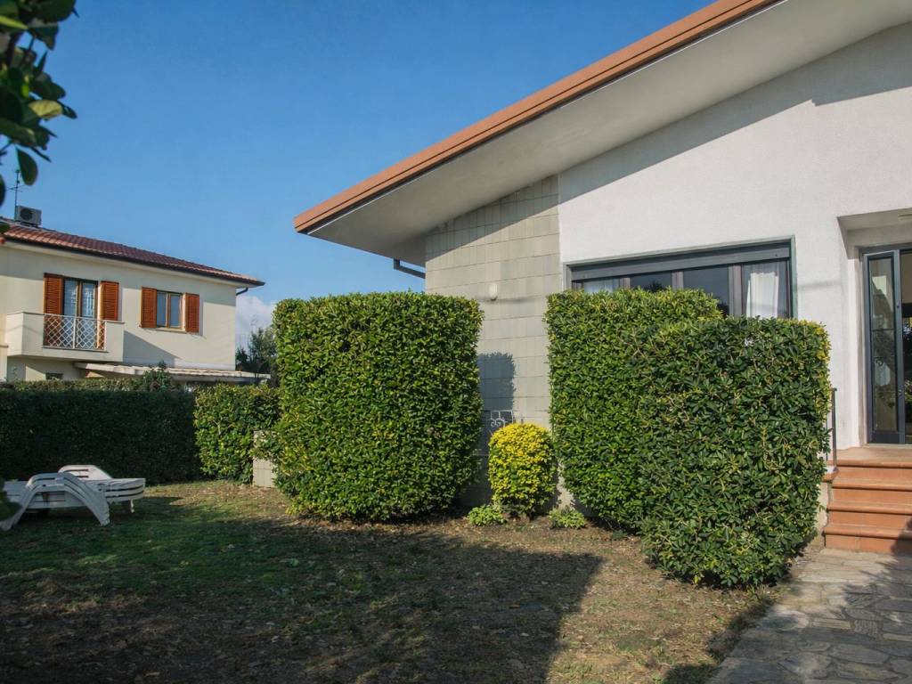 Villa a Pietrasanta in Via Giambattista Marino, 47 - Foto 4