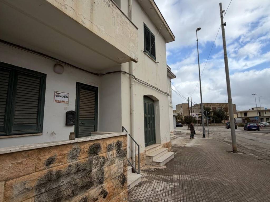 Appartamento a Manduria in Via Cosimo Moccia, 8 - Foto 2