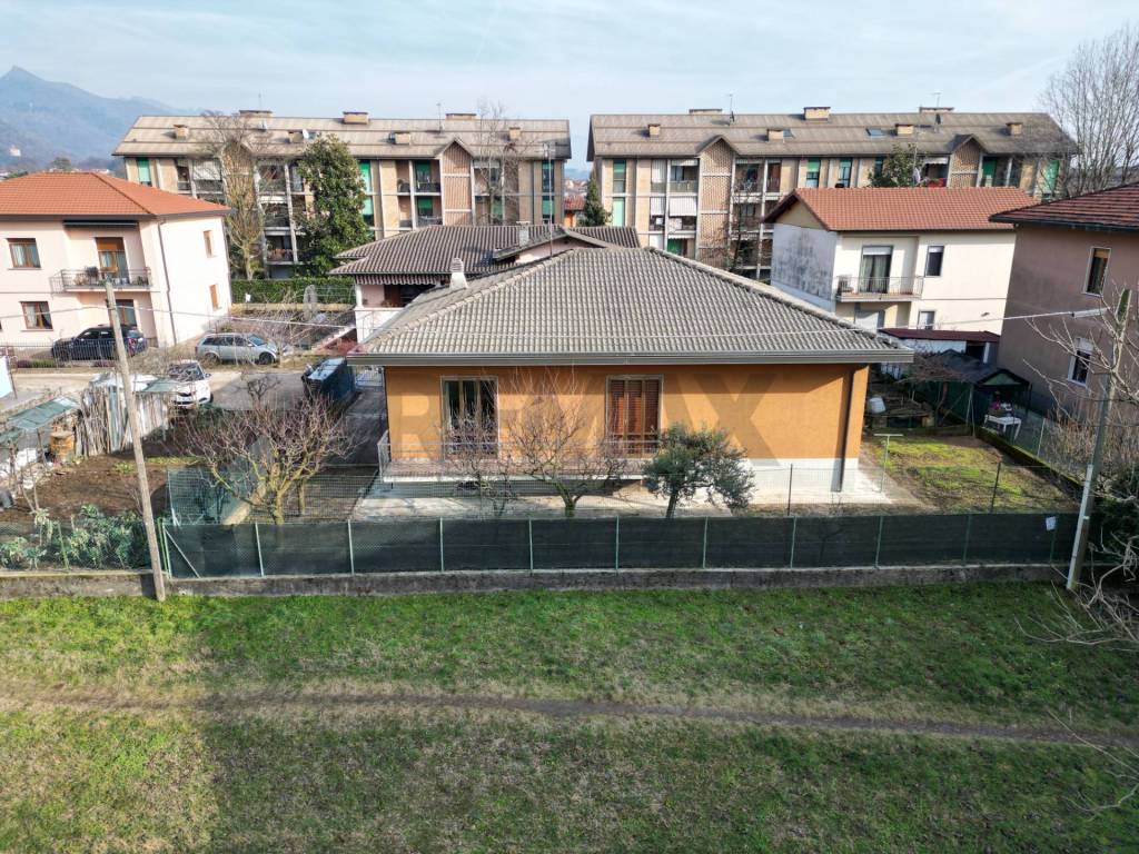 Villa a Arcisate in Via Giovanni Pascoli, 19 - Foto 2