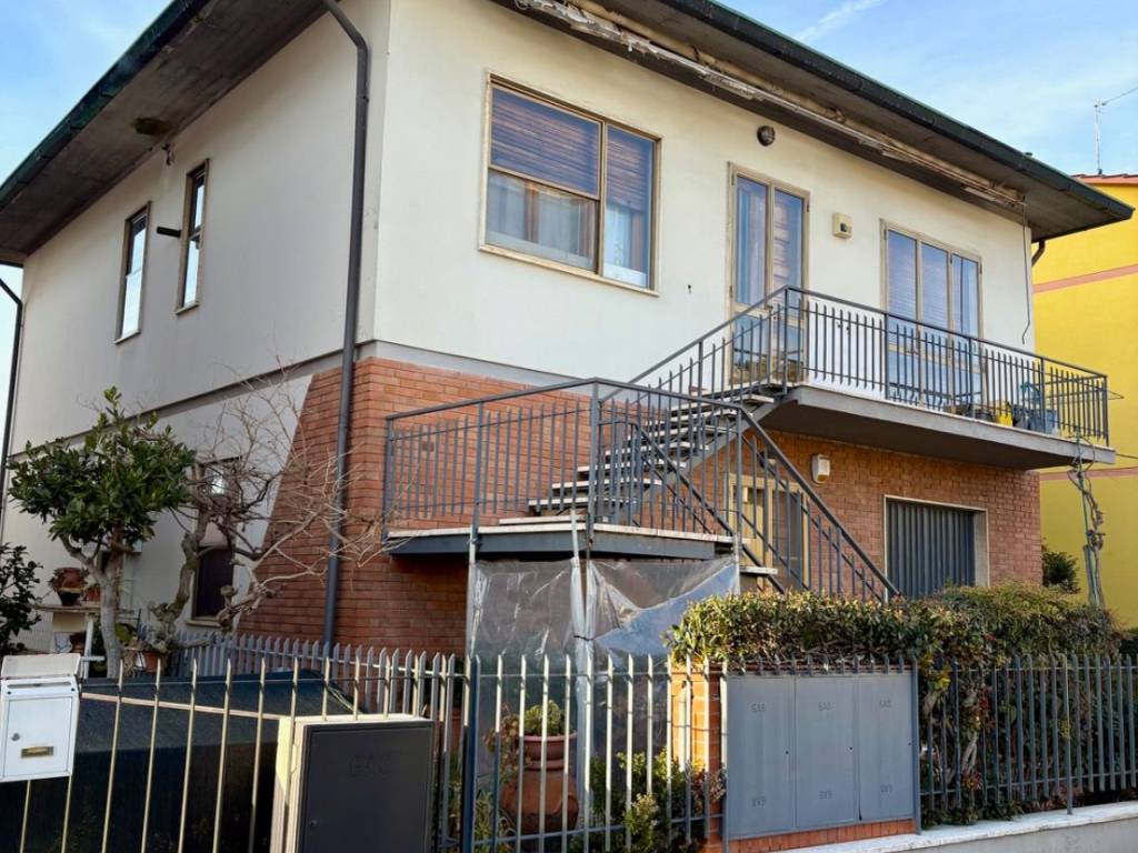 Villa a Campi bisenzio in Via San Giusto - Foto 2