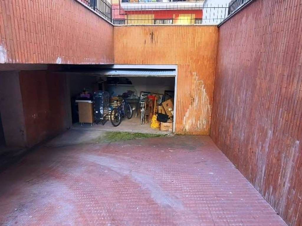 Box / garage a Ladispoli in Via Bari, 33 - Foto 4