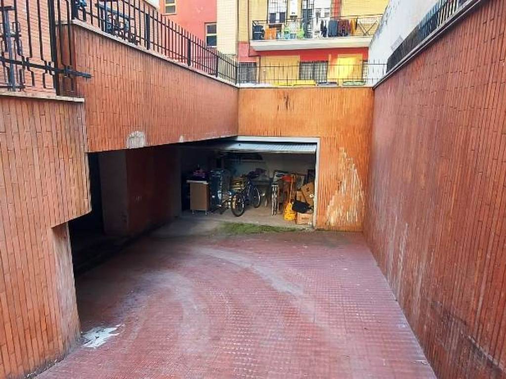 Box / garage a Ladispoli in Via Bari, 33 - Foto 5