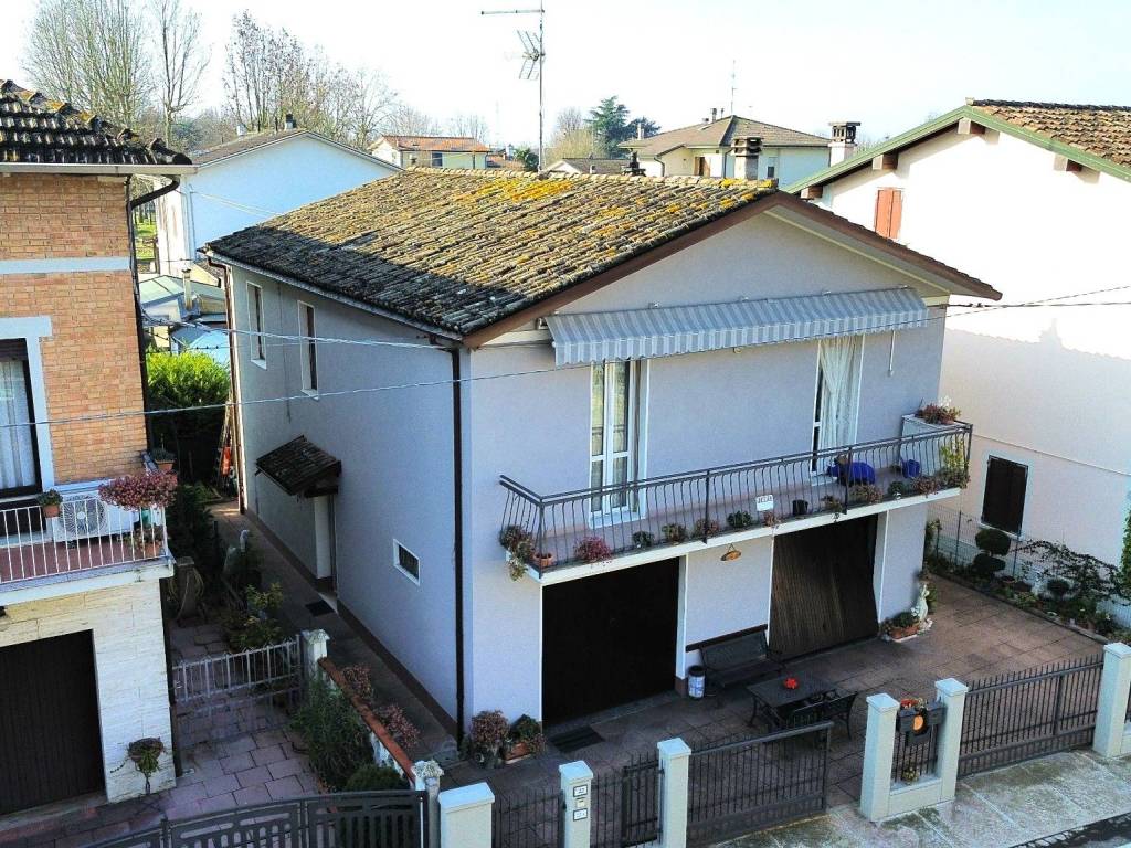 Villa a Novellara in Via Ernesto Pelgreffi, 22 - Foto 2