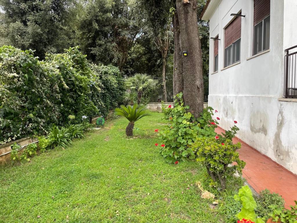 Villa a Anzio in Via delle Petunie - Foto 4