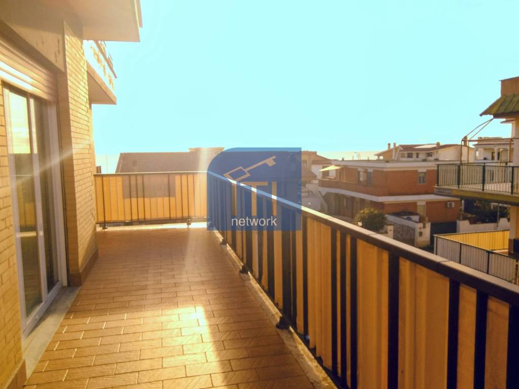 Appartamento a Pomezia in Via Svezia - Foto 4