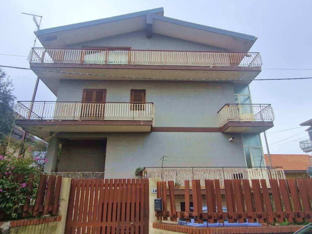 Villa a Gravina di catania in Via Salvo D'Acquisto - Foto 2