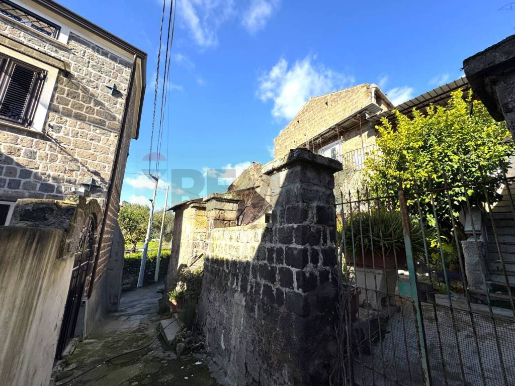 Casa indipendente a Caserta in Vicolo Vincenzo Madonna, 8 - Foto 3