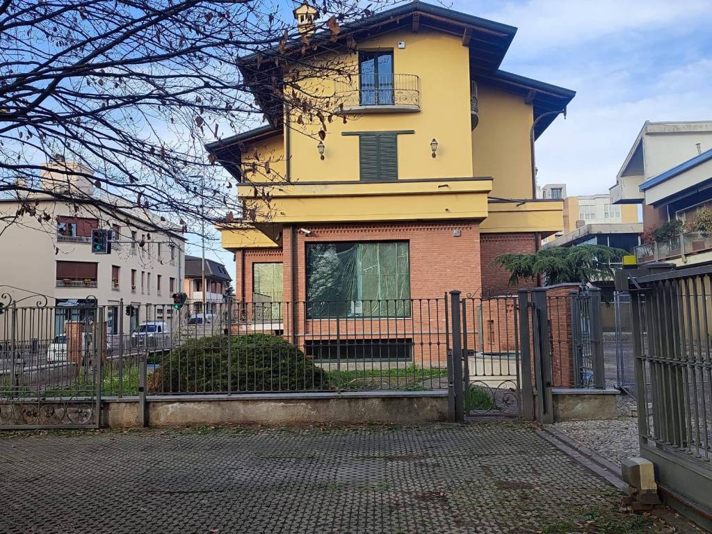 Appartamento a Cabiate in Viale Brianza - Foto 2