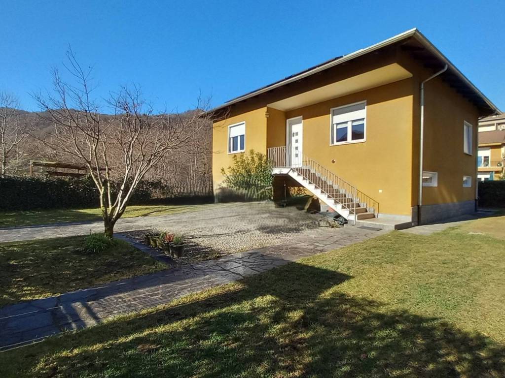 Villa a Borgosesia in Viale Rimembranze - Foto 3
