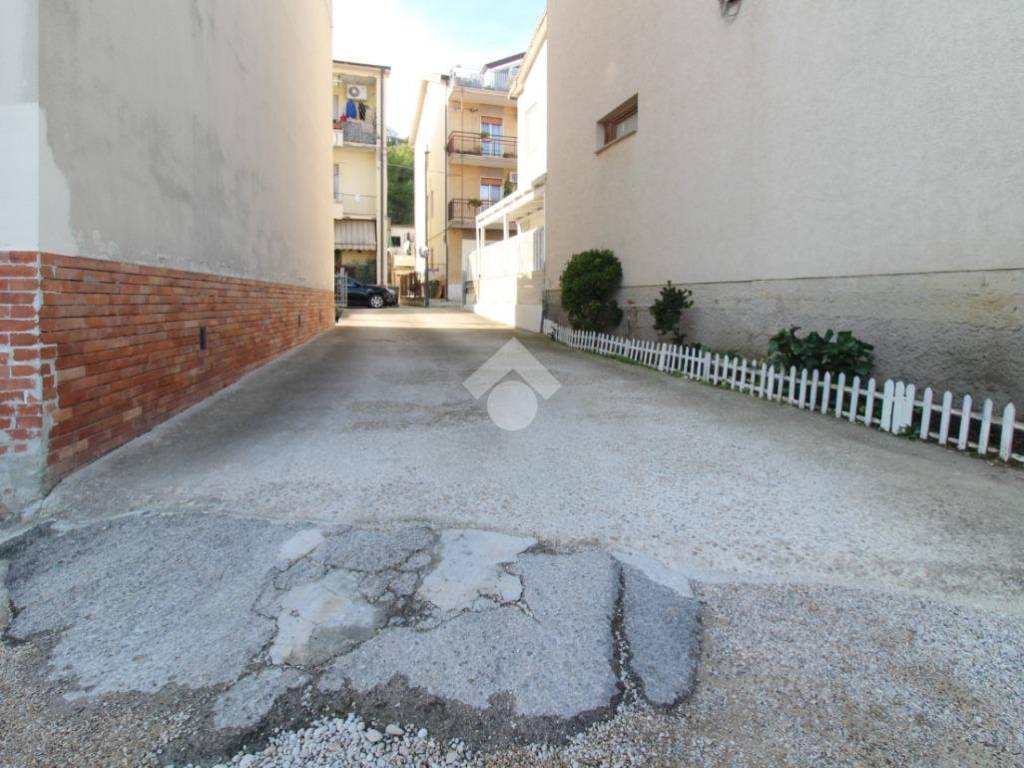 Box / garage a Roseto degli abruzzi in Via Mincio, 9 - Foto 4