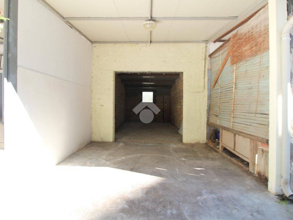 Box / garage a Roseto degli abruzzi in Via Mincio, 9 - Foto 5