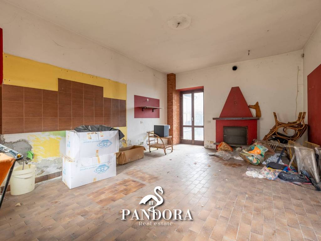 Casa indipendente a Sesto calende in Via Motte, 11 - Foto 2