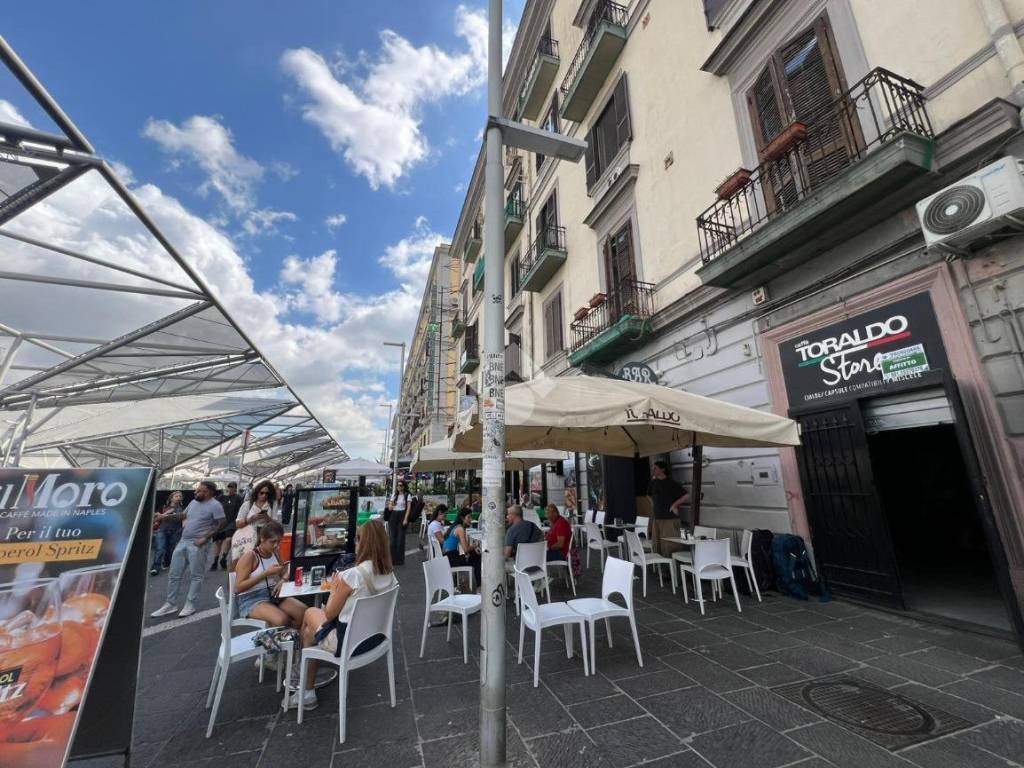Immobile a Napoli in P.za Giuseppe Garibaldi, 116 - Foto 3