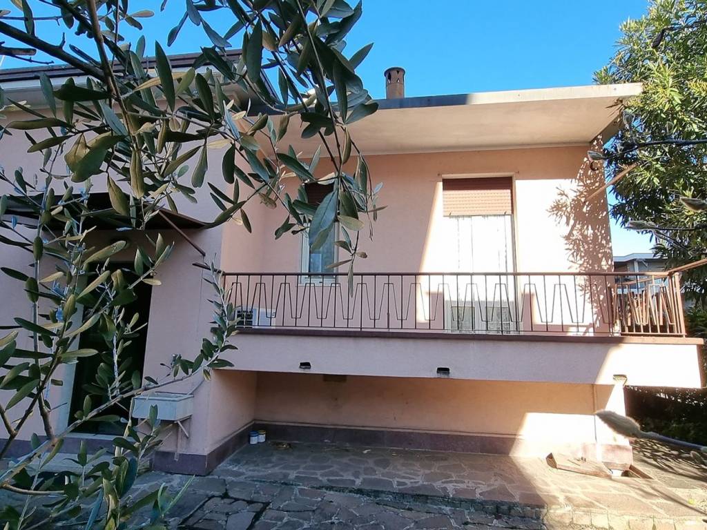 Villa a Cernusco sul naviglio in Via Cristoforo Colombo - Foto 3