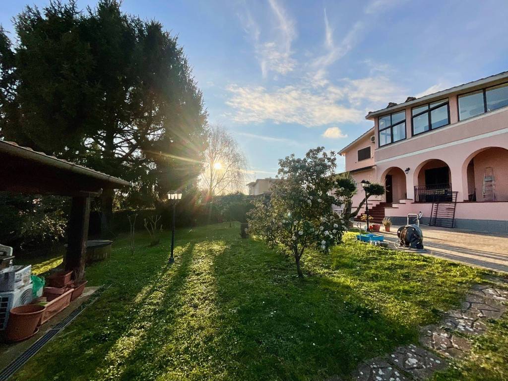 Villa a Lariano in Via Leonardo da Vinci - Foto 3