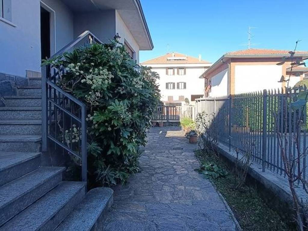 Casa indipendente a Busto arsizio in Via Montepulciano, 12 - Foto 4