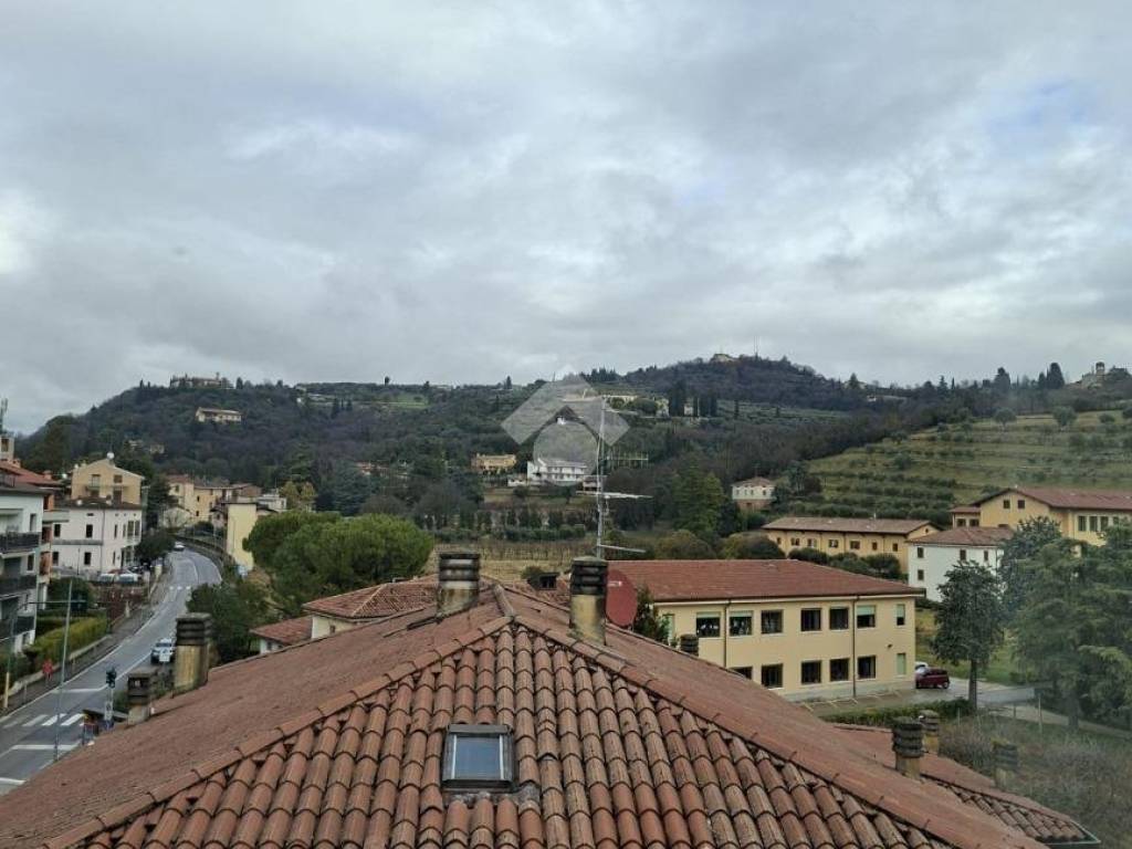 Appartamento a Verona in Via monte ortigara, 4 - Foto 2