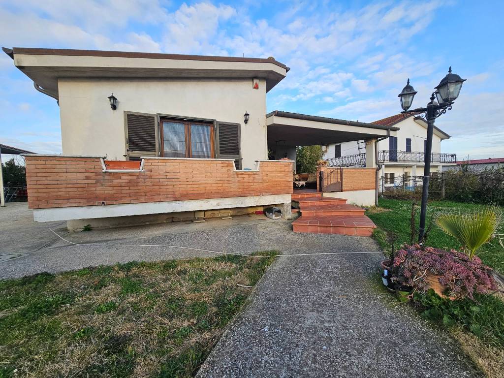 Villa a Aprilia in Via Peccia - Foto 2