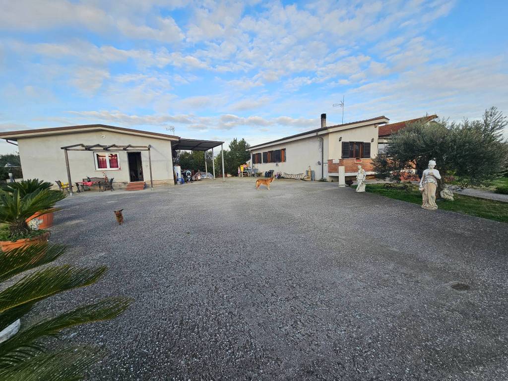 Villa a Aprilia in Via Peccia - Foto 3