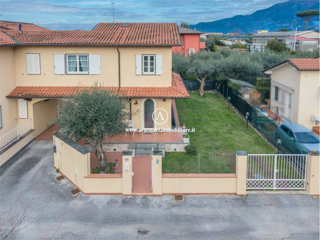 Villa a Seravezza in Via Degli Ulivi, 164 E - Foto 3