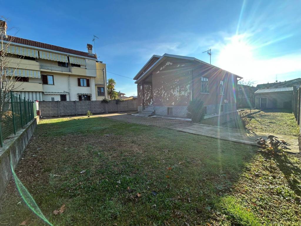 Villa a Solbiate olona in VIA IV NOVEMBRE, 93 - Foto 2