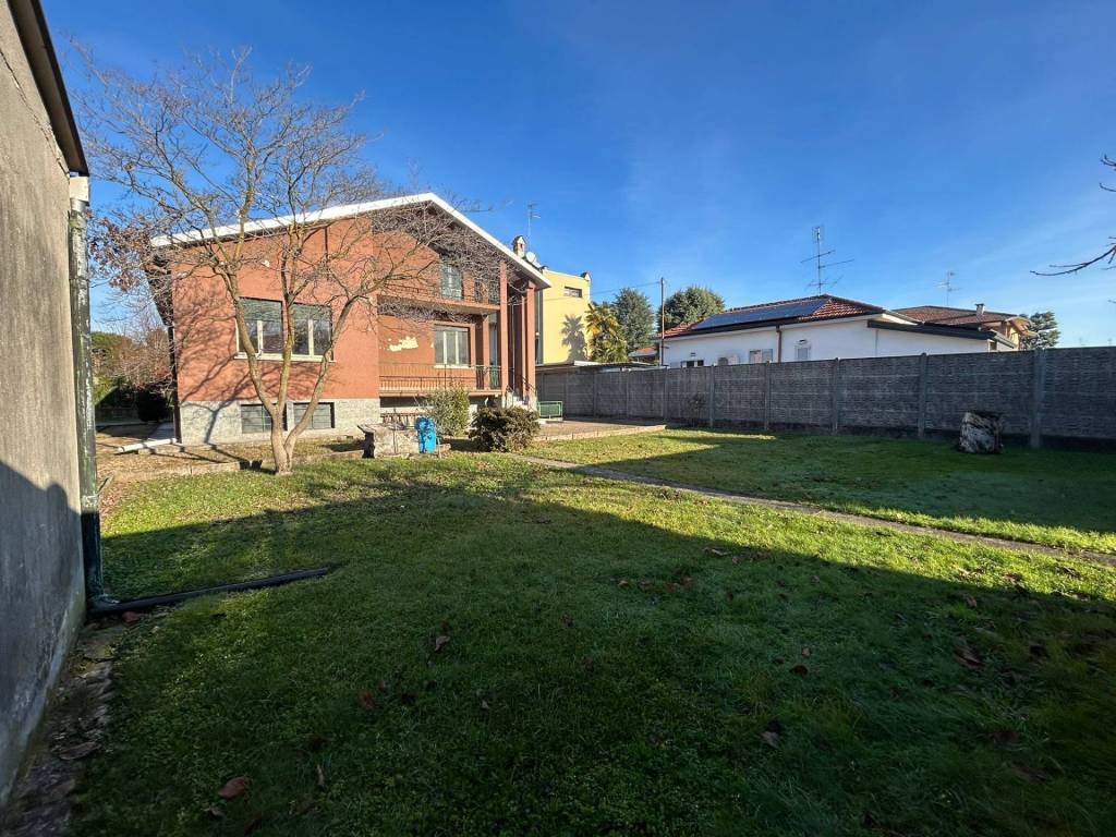 Villa a Solbiate olona in VIA IV NOVEMBRE, 93 - Foto 5