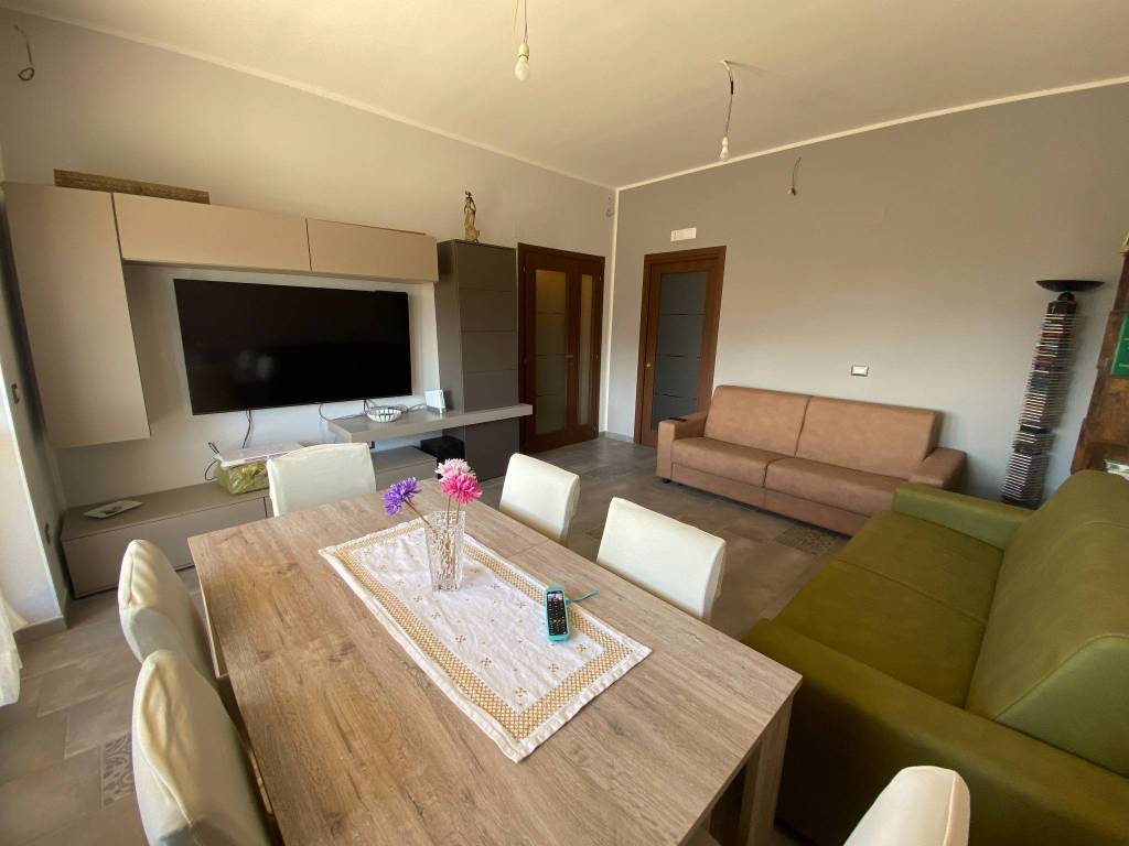 Appartamento a Pomezia in Via Pola - Foto 2