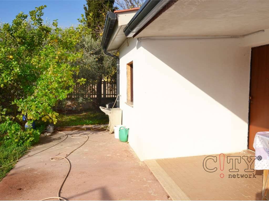 Casa indipendente a Pomezia in Via Dei Limoni, 11 - Foto 3