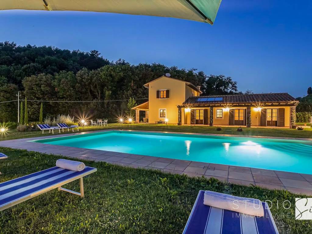 Villa a Lucca in Via di Cocombola - Foto 2