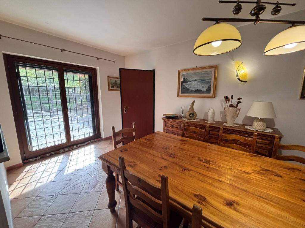 Villa a Castelnuovo di porto in Via di Valle Ioro - Foto 2