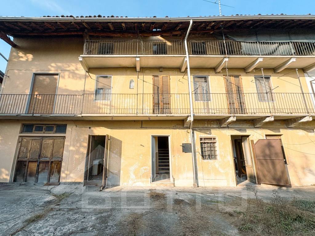 Casa indipendente a Cameri in Via Madonna 27 - Foto 2