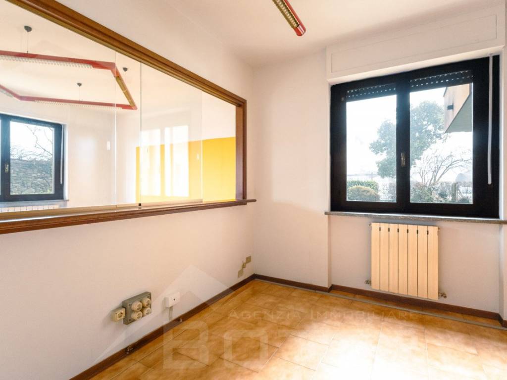 Appartamento a Borgomanero in Via Arona 65 - Foto 4