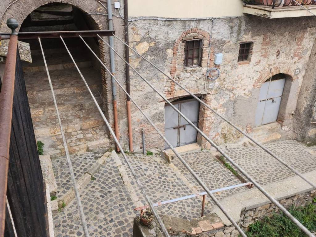 Appartamento a Tolfa in Via Roma - Foto 2